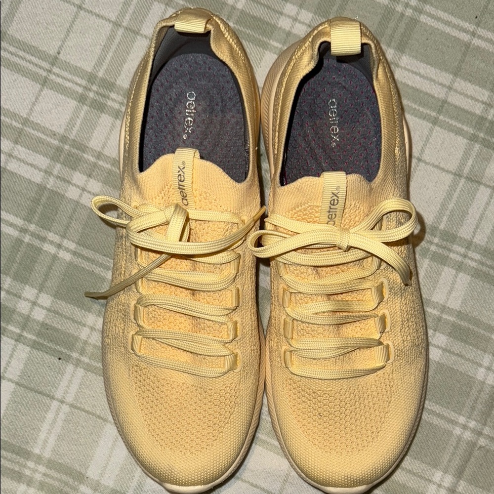 Aetrex Carley Arch Support Sneakers in Lemon Size 10 NWOT